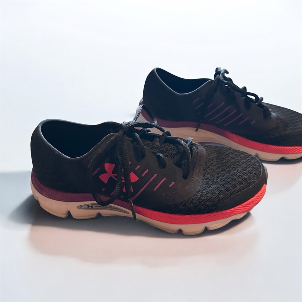 Under Armour Speedform Running Shoes in Black, Pink and Purple. Size 8